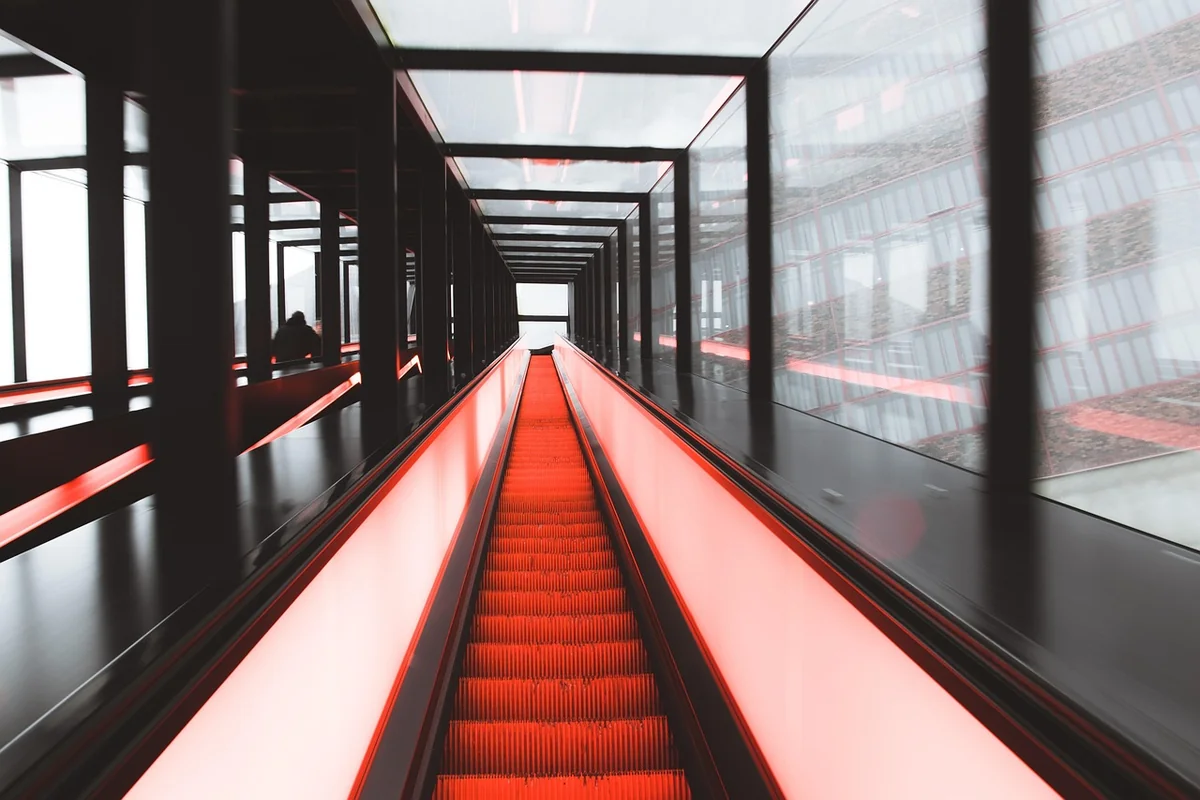 Découvrez le prix d'un monte-escalier Stannah neuf en 2026 et faites le bon choix